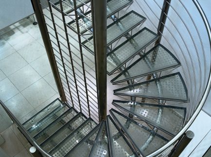 Glastreppe, Was kostet eine Treppe aus Glas? | SET Glasbau